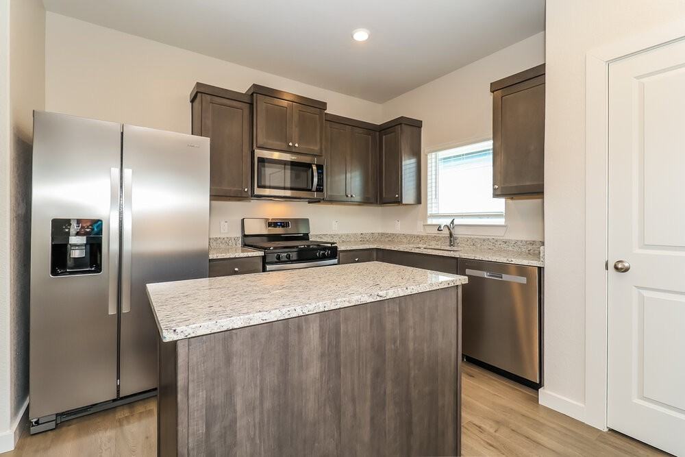 1505 Woodwinds Dr - Photo 7 of 19