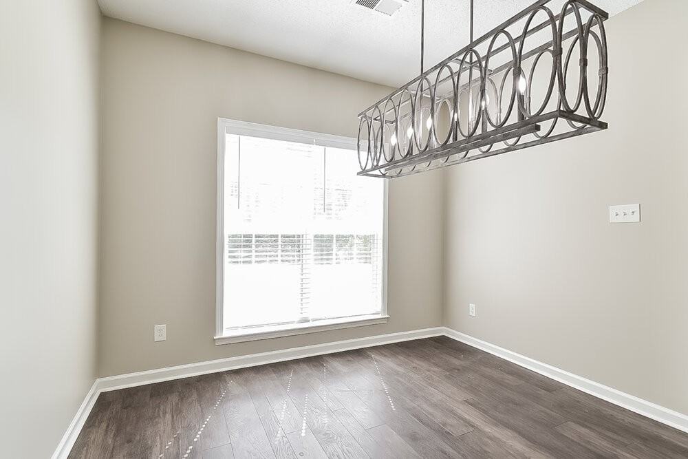 2007 Westwind Dr - Photo 6 of 17