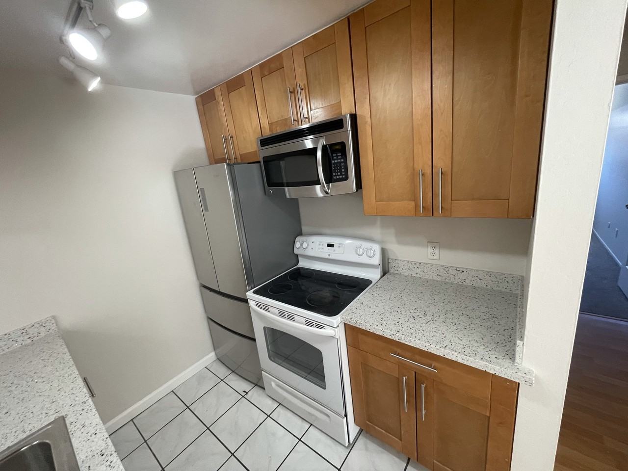 240 Hollis Ave #9 - Photo 5 of 24