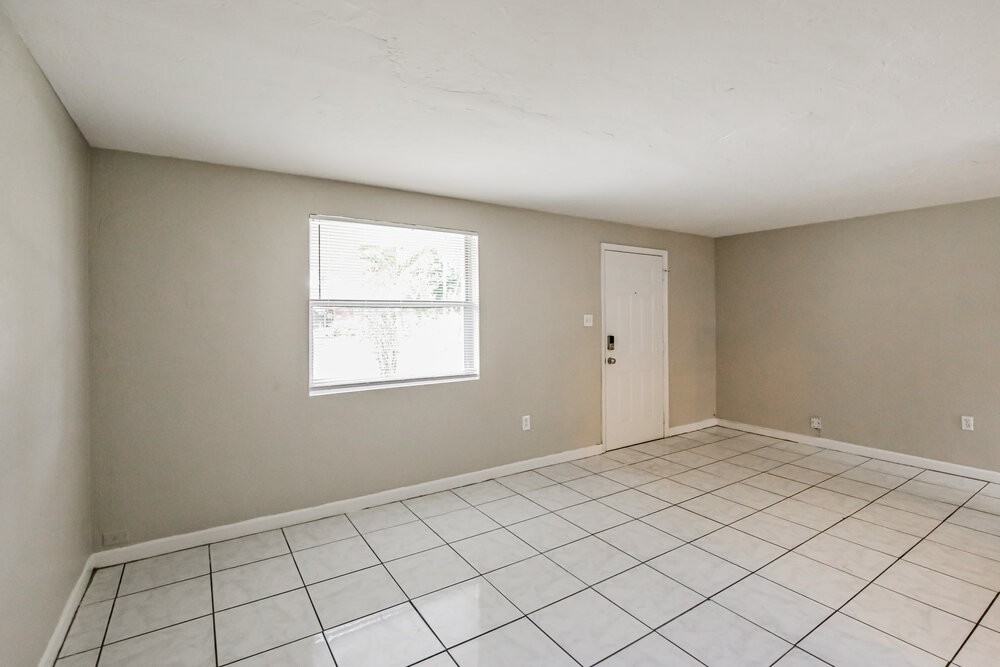 2418 Sw 6th Ct - Photo 3 of 16
