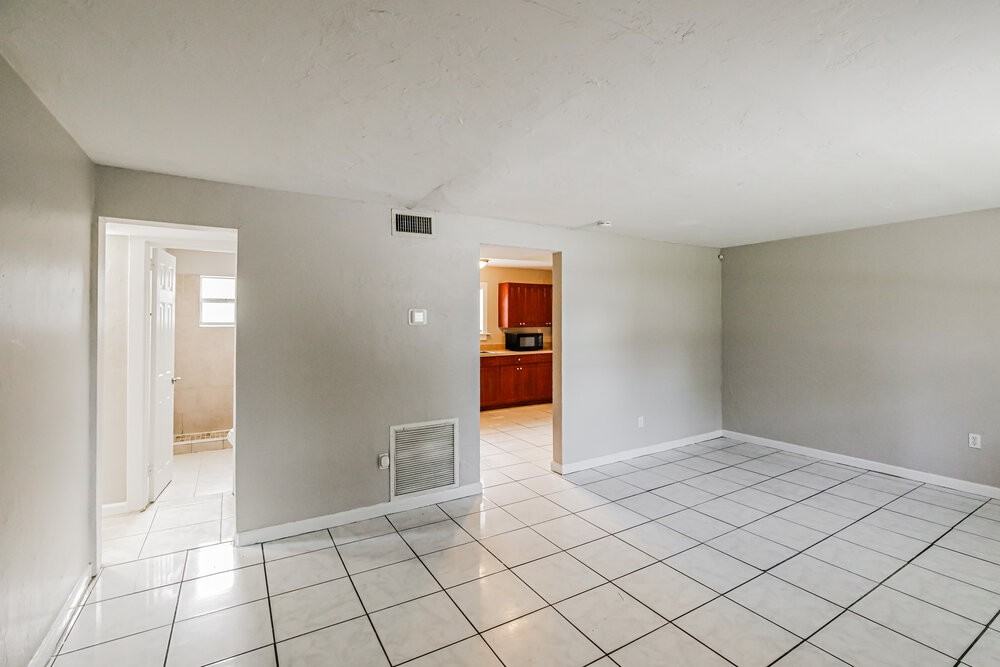 2418 Sw 6th Ct - Photo 4 of 16