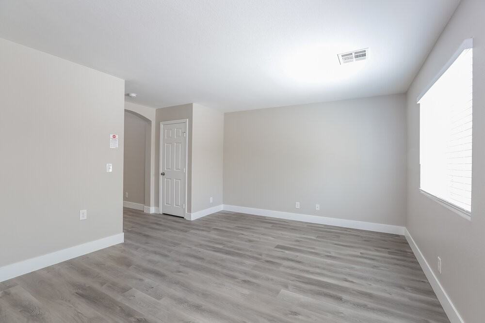 9205 Millikan Ave - Photo 5 of 17