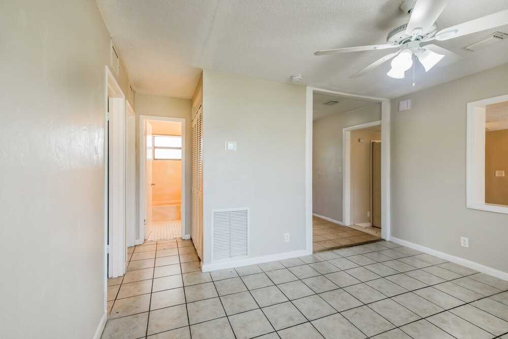 2797 Ne 12th Ave - Photo 4 of 16