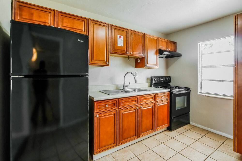 2797 Ne 12th Ave - Photo 7 of 16