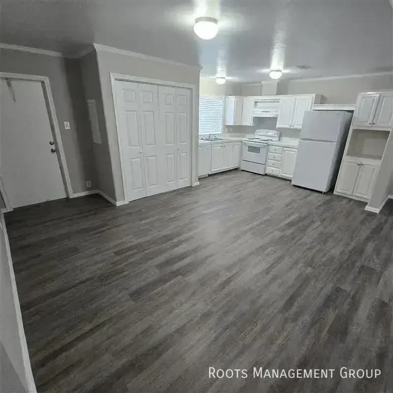 15774 Clarke Springs Dr #15774C - Photo 5 of 22