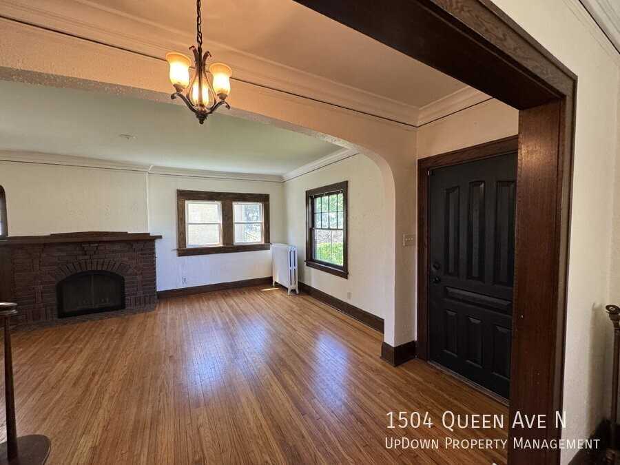 1504 Queen Ave N - Photo 2 of 34
