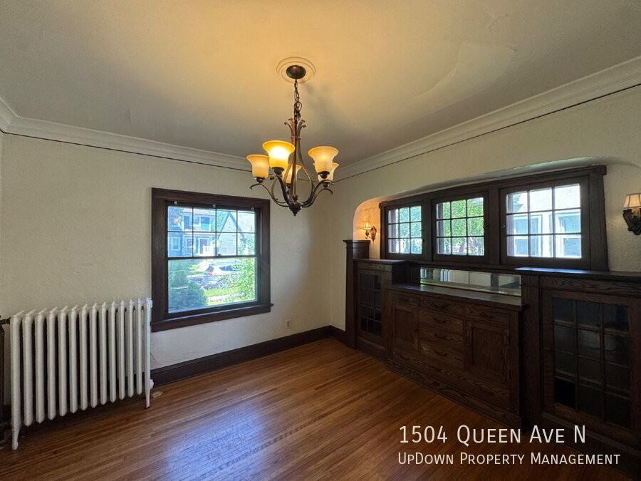 1504 Queen Ave N - Photo 5 of 34