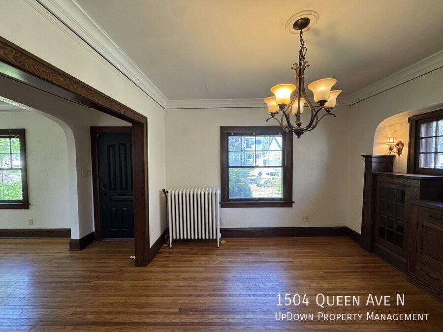 1504 Queen Ave N - Photo 6 of 34