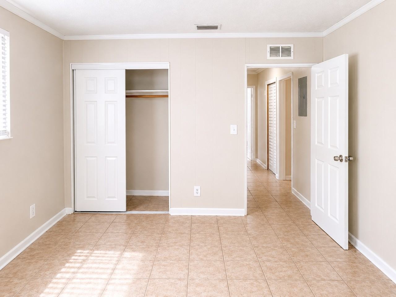 7178 Conant Ave - Photo 4 of 6