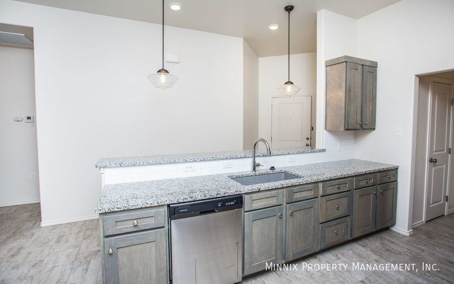 1106 N 7th St - Photo 4 of 32