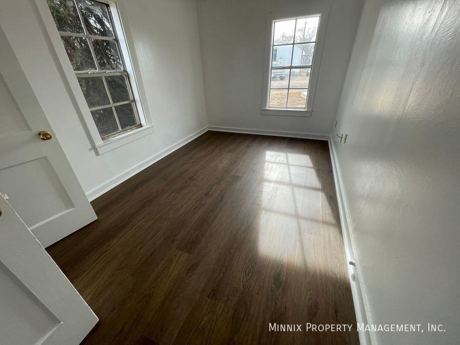 102 N 11th St #A - Photo 4 of 15