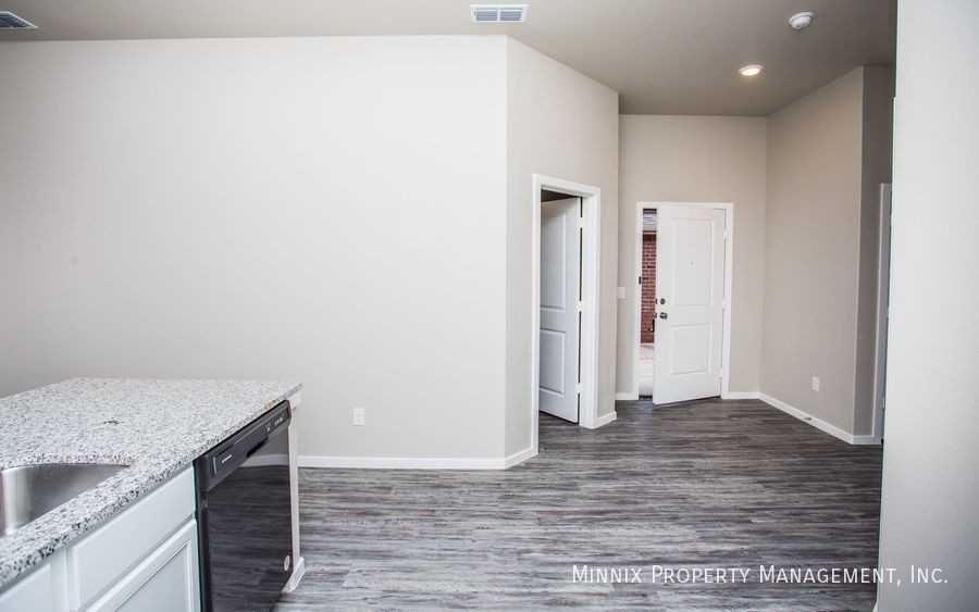 2102 N Avenue L #A - Photo 3 of 14