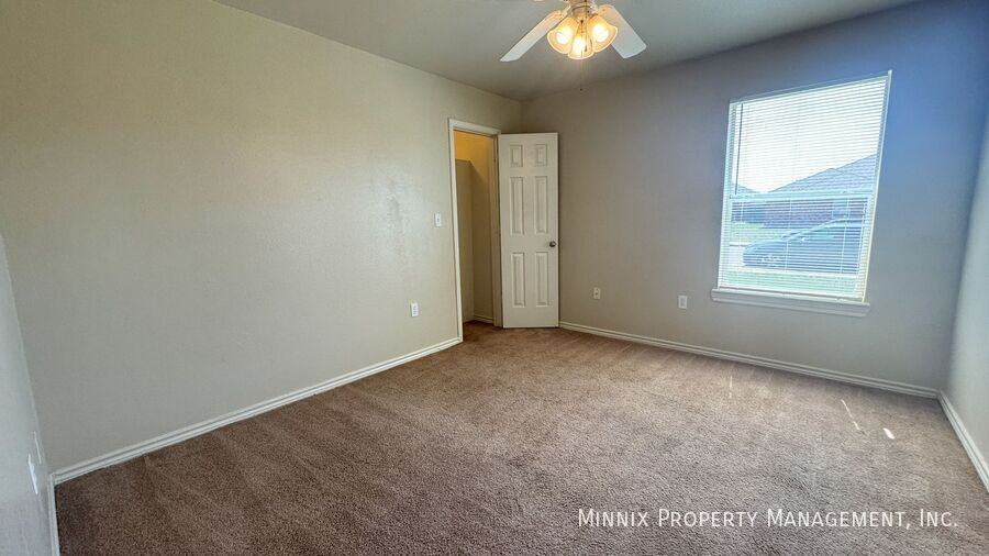 912 N Bangor Ave #A - Photo 7 of 34