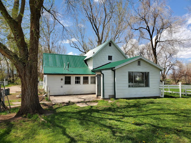 1434 Wood Ln - Photo 3 of 16
