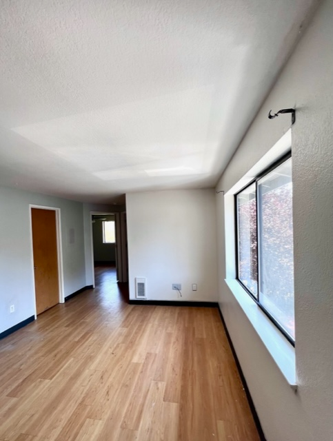 3322 Lombard Ave - Photo 3 of 7