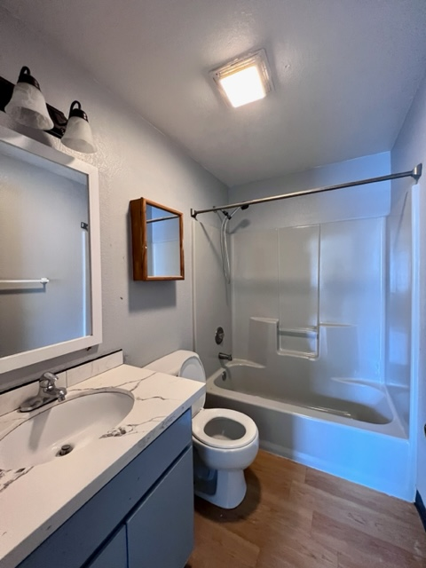 3322 Lombard Ave - Photo 4 of 7