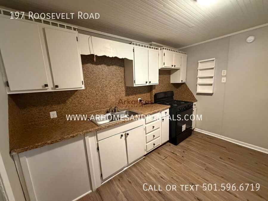 197 Roosevelt Rd - Photo 5 of 10