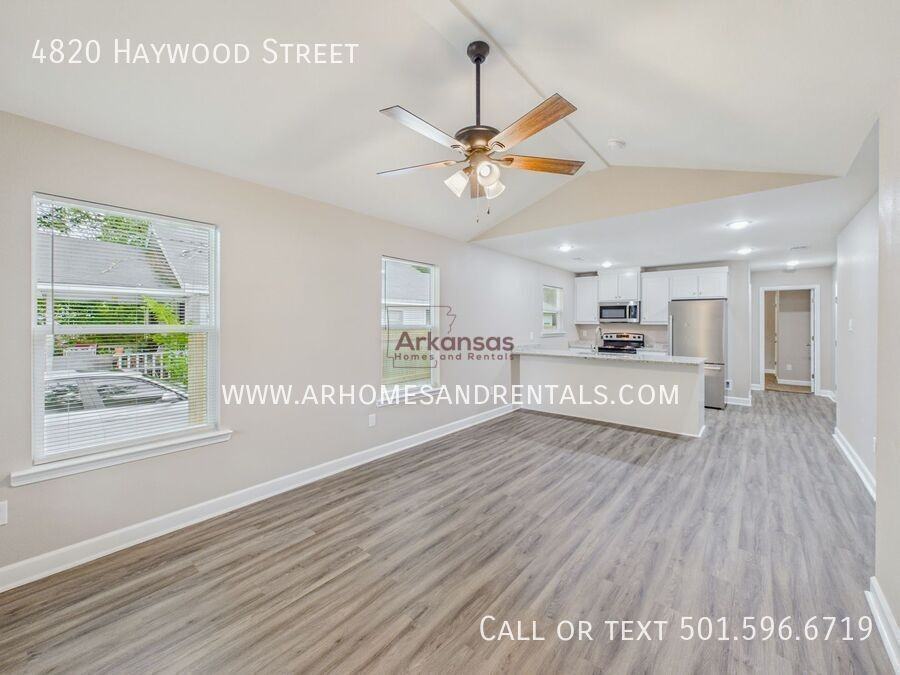 4820 Haywood St - Photo 3 of 13