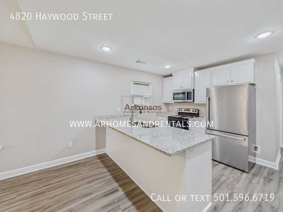 4820 Haywood St - Photo 5 of 13
