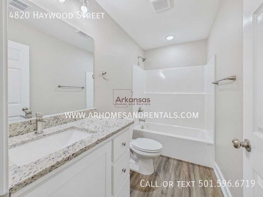 4820 Haywood St - Photo 6 of 13