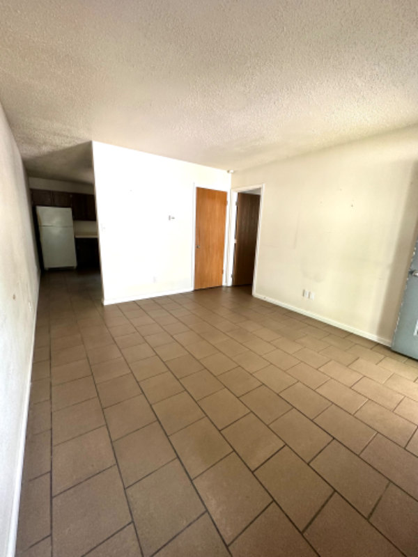 402 Douglas Dr #M - Photo 2 of 5
