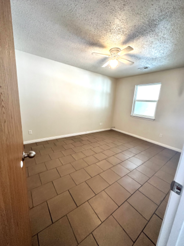 402 Douglas Dr #M - Photo 3 of 5