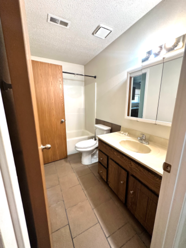 402 Douglas Dr #M - Photo 4 of 5