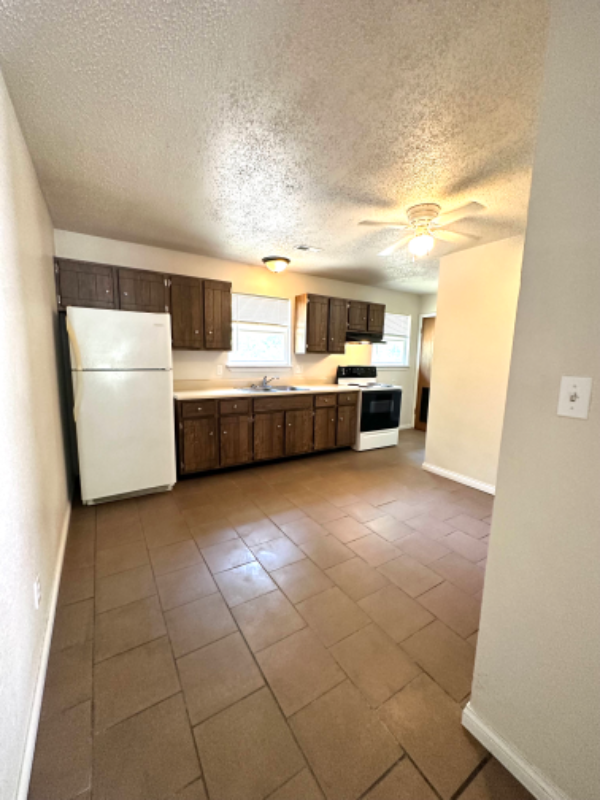 402 Douglas Dr #M - Photo 5 of 5