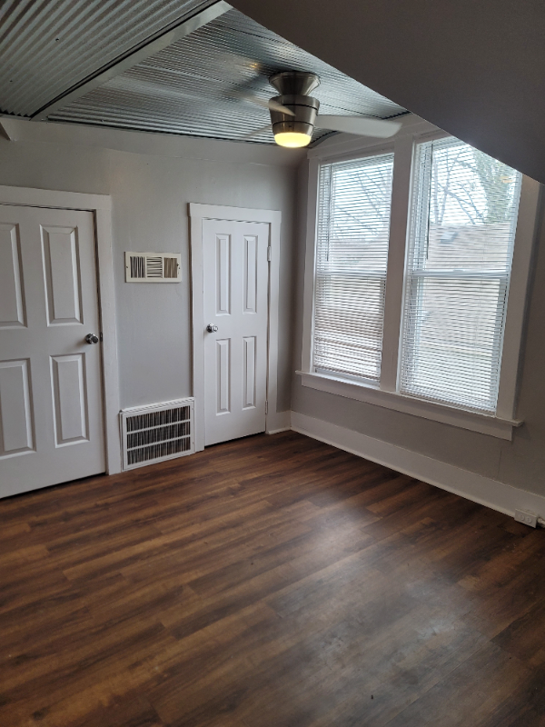 1940 Center St #2 - Photo 4 of 9