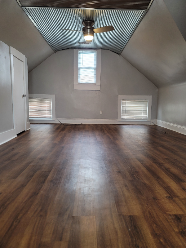 1940 Center St #2 - Photo 5 of 9
