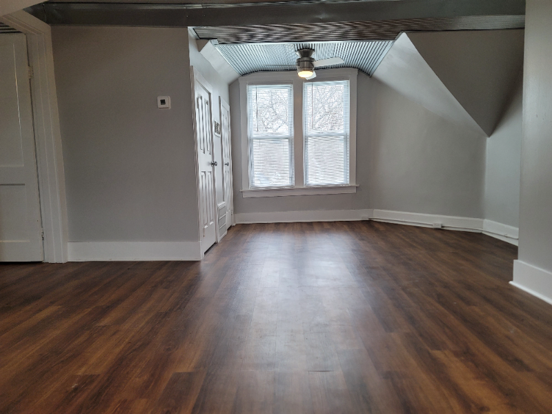 1940 Center St #2 - Photo 6 of 9