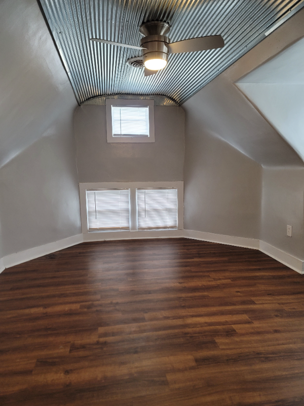 1940 Center St #2 - Photo 7 of 9