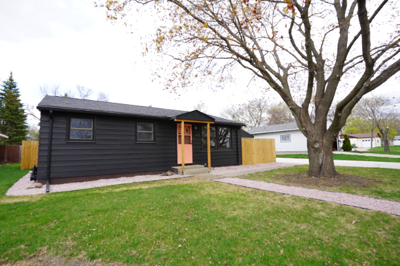1017 Forest St - Photo 3 of 24