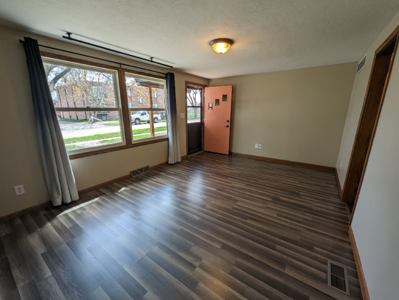 1017 Forest St - Photo 5 of 24
