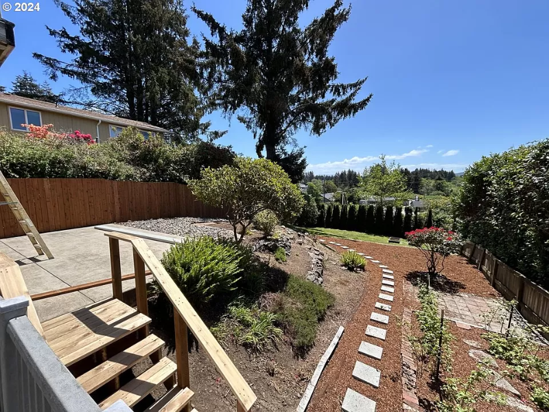 6165 Tillamook Ave - Photo 4 of 17