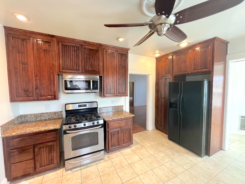 703 Manzanita Ave - Photo 4 of 36