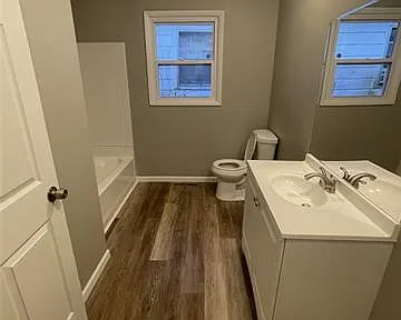 419 W 5th St - Photo 4 of 11
