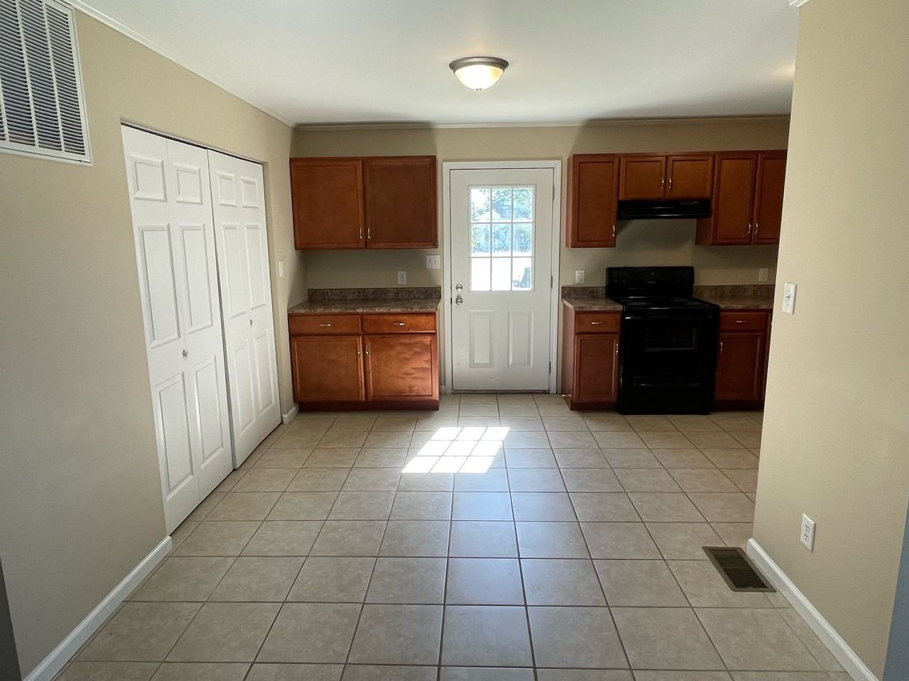 319 Anthony St #319B - Photo 2 of 10