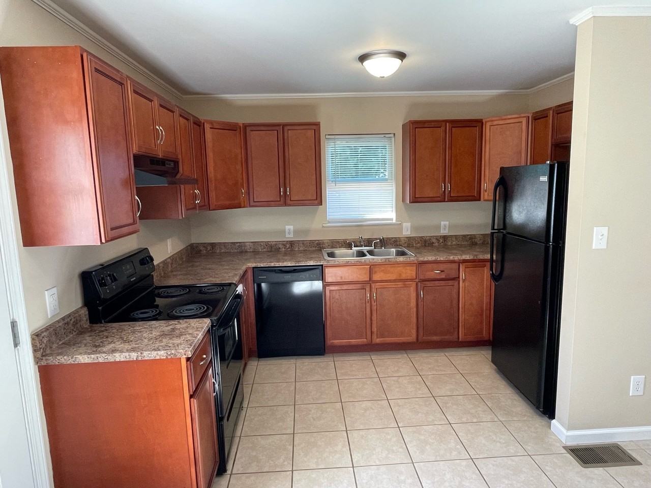 319 Anthony St #319B - Photo 4 of 10