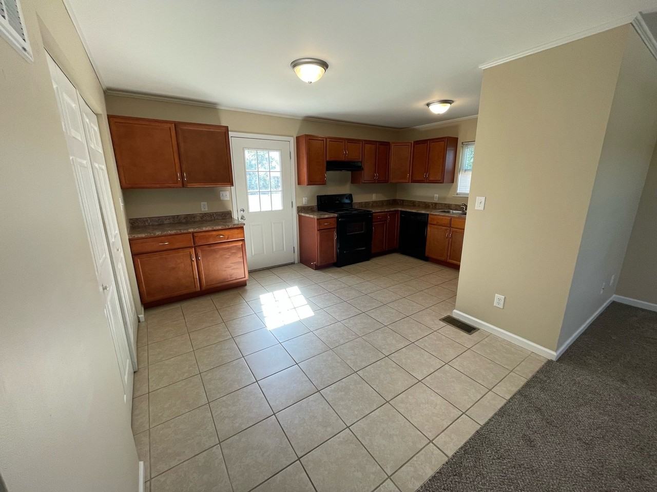 319 Anthony St #319B - Photo 5 of 10