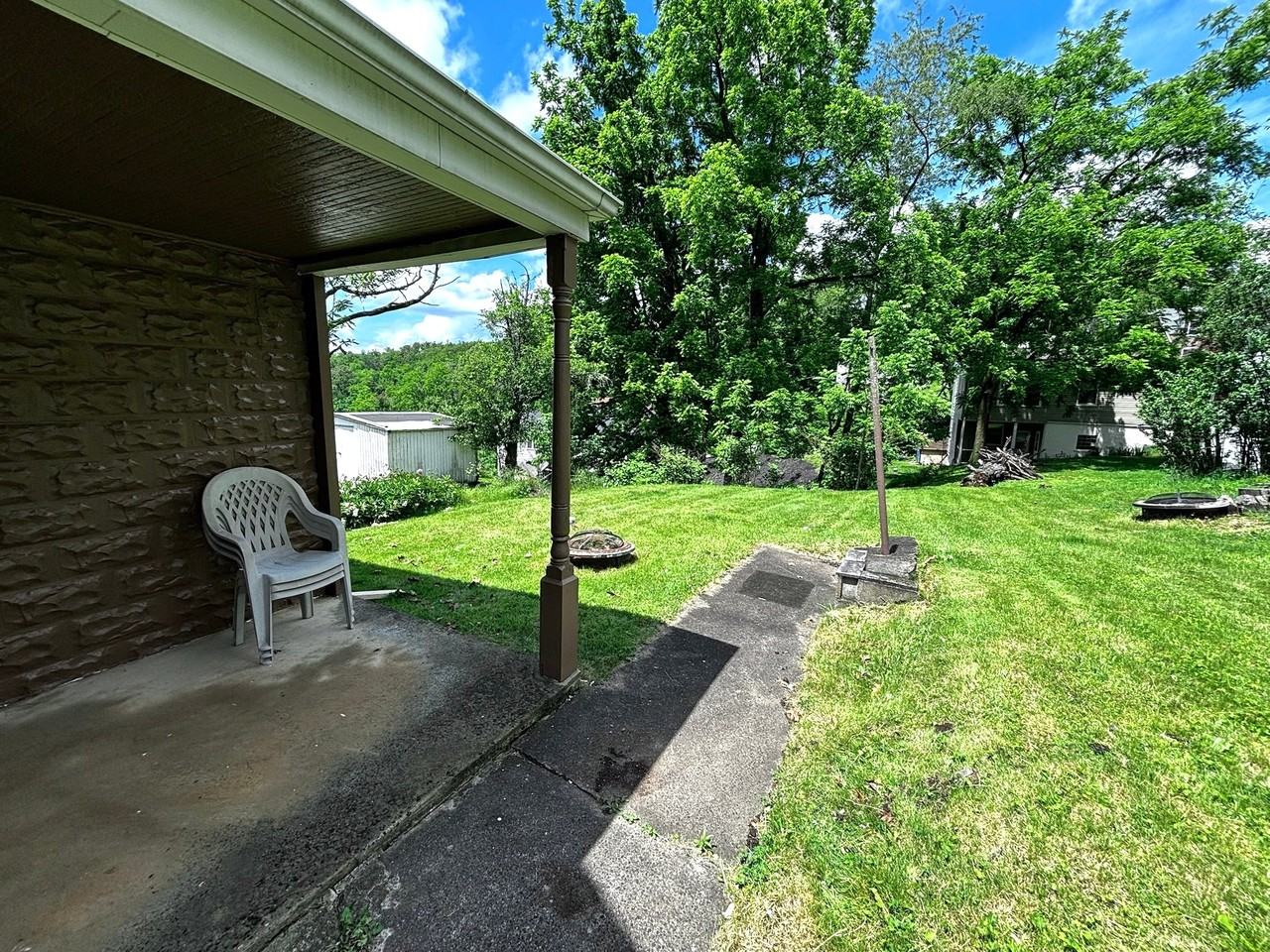 553 Foundry St - Photo 2 of 19