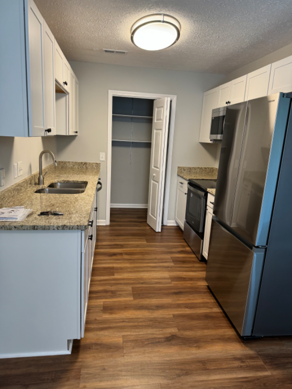 7005 Alamosa Dr - Photo 2 of 6