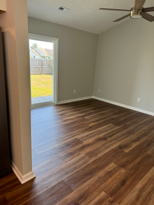 7005 Alamosa Dr - Photo 4 of 6