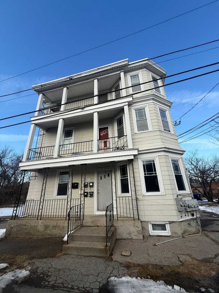 11 Roosevelt St #3R