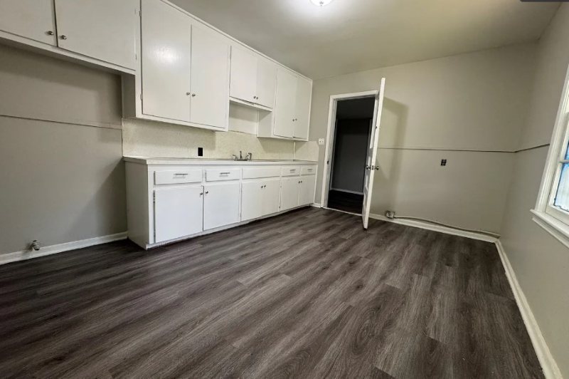 2122 N Florence Ave - Photo 3 of 10