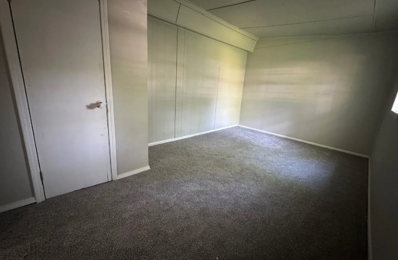 2122 N Florence Ave - Photo 4 of 10