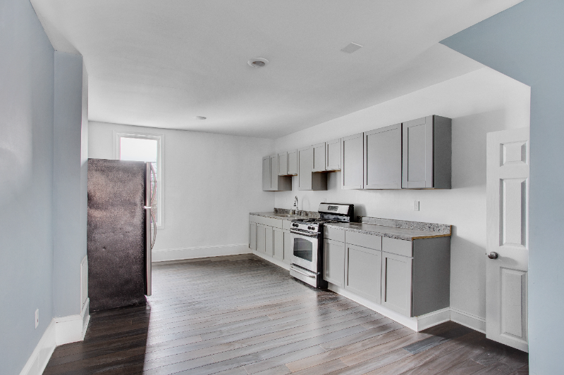 2212 W Fayette St - Photo 3 of 30