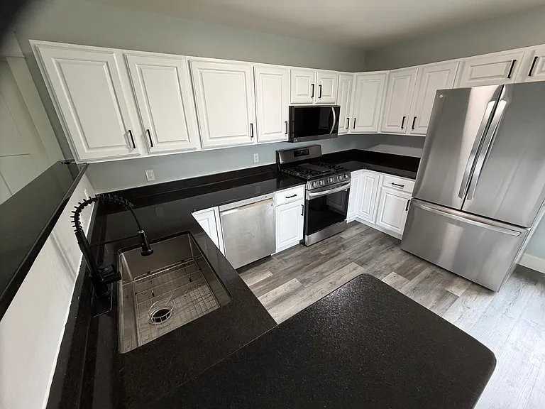 3135 Highwaye - Photo 2 of 10