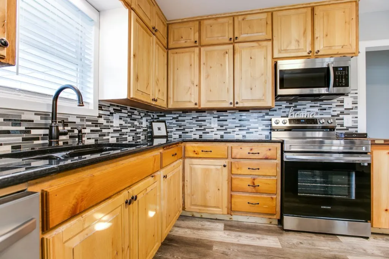 2104 Juanita Ave - Photo 4 of 12