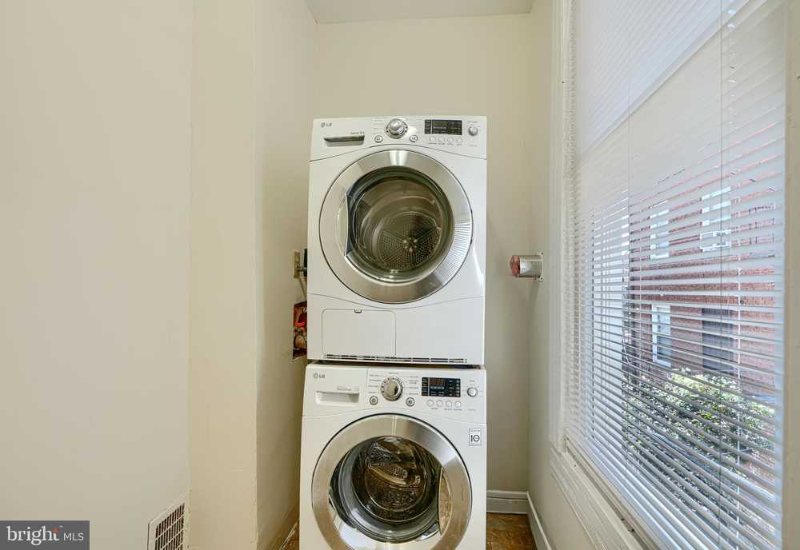 22 Parkin St - Photo 7 of 9